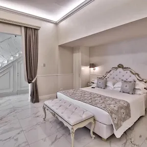 The Moon Boutique & Отель